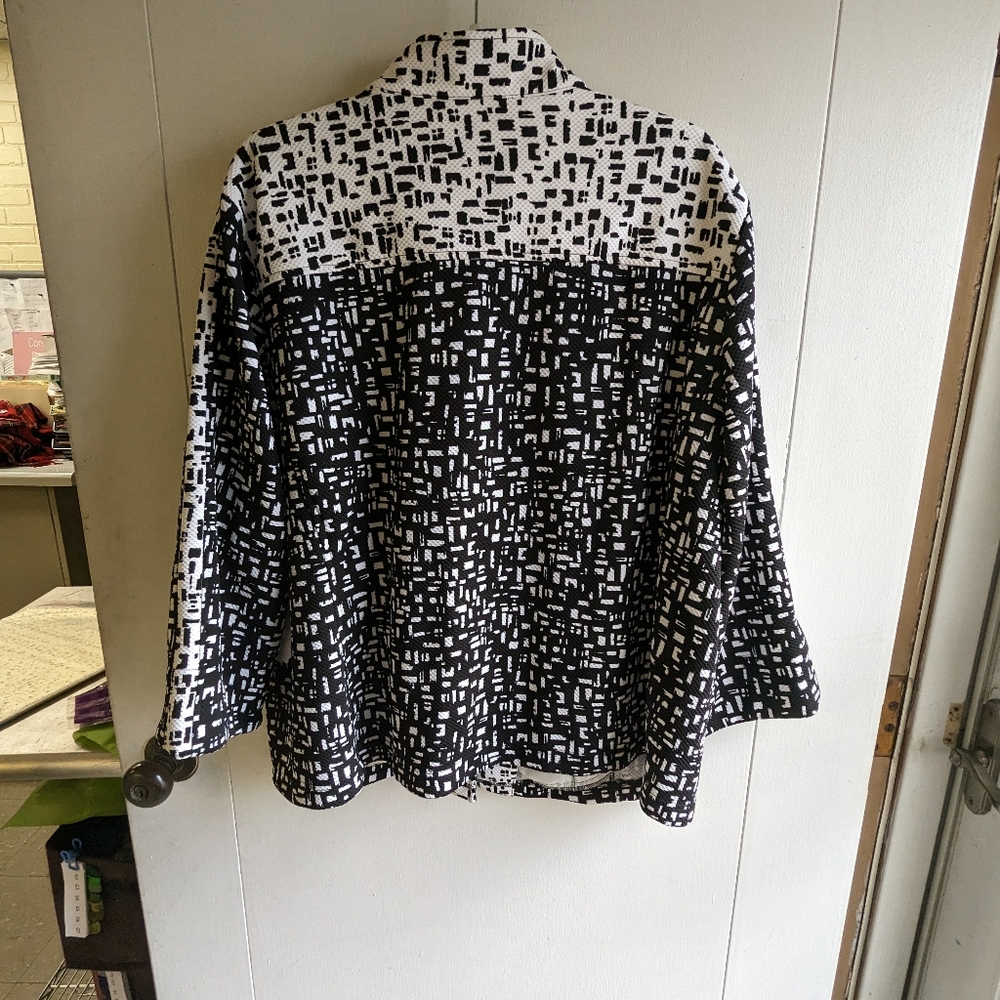 Erin London black and white woman's button up (2x) NWT - Picture 3 of 6